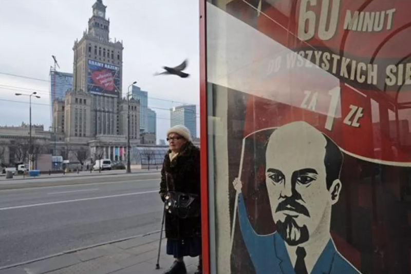 La pubblicità polacca con l’effigie di Lenin del 2013