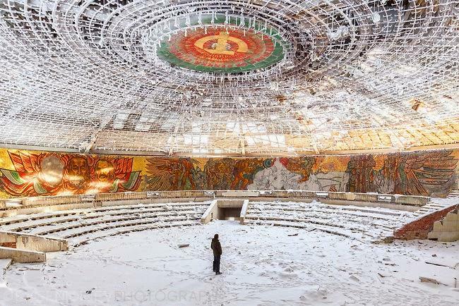 Immagine del Tempio di Buzludzha in Bulgaria. Ph: Tonyface.blogspot