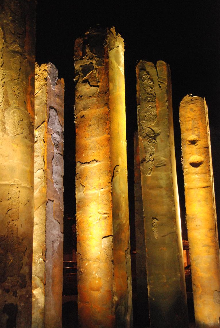 La foresta d'acciaio (monumento ai caduti di Nassiriya), 2008, acciaio forgiato (19 pezzi), misure ambientali, Parco Schuster, Roma.