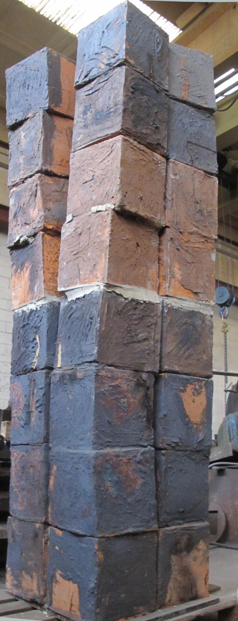 Turris, 2013, terracotta ingubbiata, cm 330 x 80 x diam. 80.