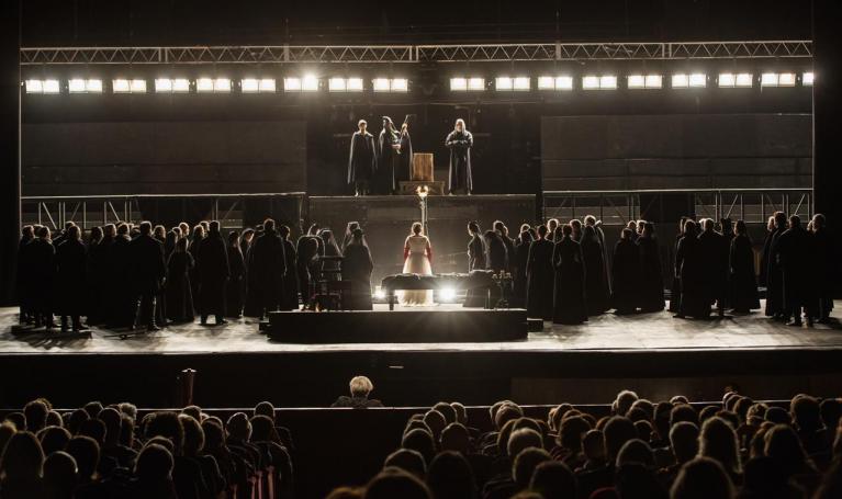Gaetano Donizetti, Maria Stuarda, regia di Andrea De Rosa, scene di Sergio Tramonti, costumi di Ursula Patzak, luci di Pasquale Mari, Teatro dell’Opera di Roma, 2017. Foto di Yasuko Kageyama.