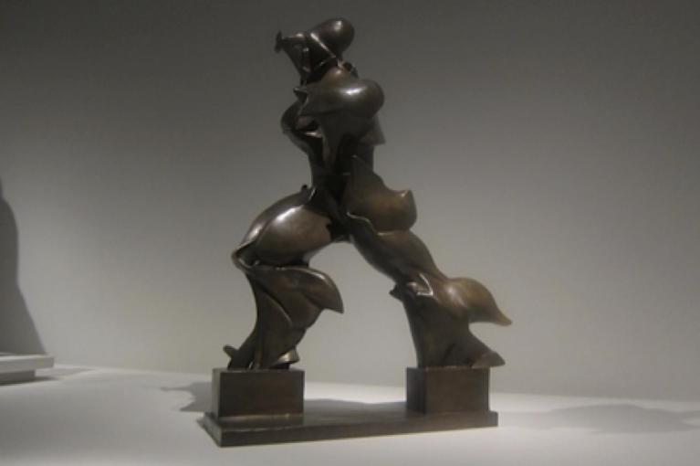 Umberto Boccioni, Forme uniche della continuità nello spazio, 1913.