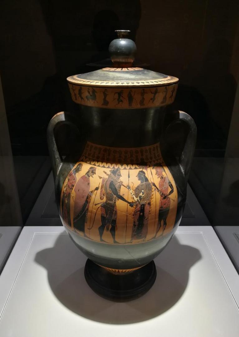 Anfora attica a figure nere attribuita al Pittore del Vaticano, 540 a.C. circa. Antikenmuseum Basel und Sammlung Ludwig.