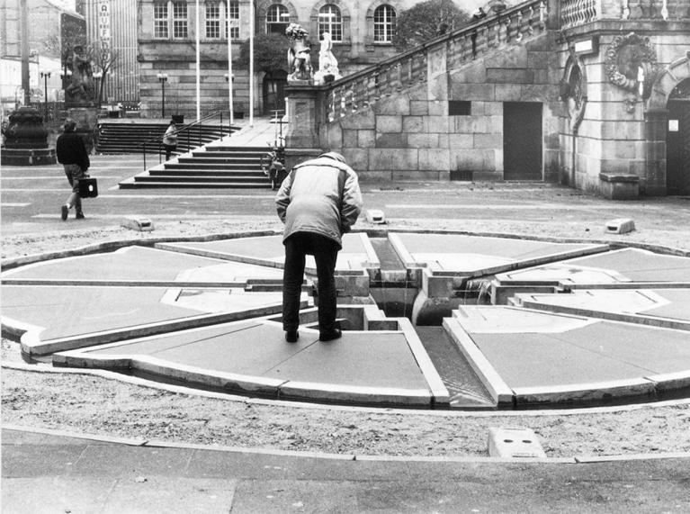 Horst Hoheisel, Memoriale Aschrott Brunnen, 1986/87. Kassel.