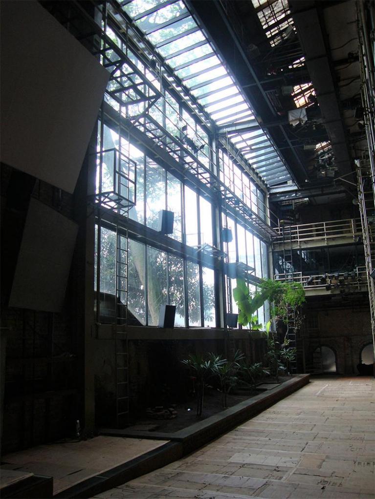 Teatro Oficina, Palco-rua (palco-strada) di Lina Bo Bardi ed Edson Elito. Foto Cassia Monteiro (Archivio del Laboratório de Estudos do Espaço Teatral e Memória Urbana).