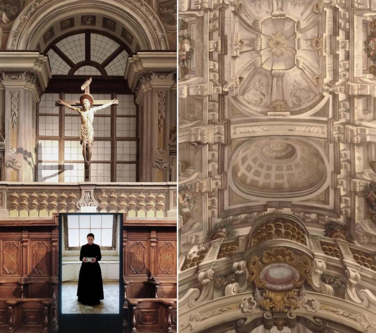 Opera video The Kitchen V, Carrying the Milk, della serie The Kitchen, Homage to Saint Therese, esposta nel coro della chiesa di S. Maria Maddalena ad Alba - Soffitto del coro con affreschi.