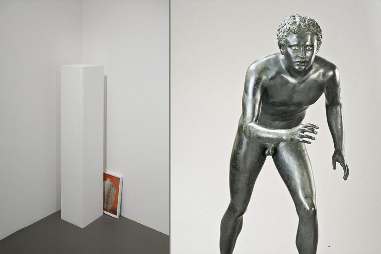 Haris Epaminonda, Untitled #015, 2012. VOL. XXVI, 2019, Brescia, galleria Massimo Minini / Statua bronzea proveniente dal complesso statuario della Villa dei Papiri. Copia di statua greca della fine del IV o dell’inizio del III sec. a.C. Napoli, Museo Archeologico Nazionale. La copia è riferibile per contesto ed analisi stilistica ad età augustea.