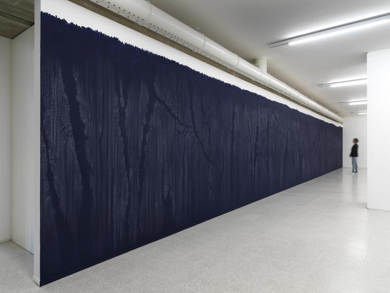 Luisa Rabbia Another Country 2017 pastello a cera, acrilico / wax pastel, acrylic 2,56 x 17,28 metri site specific per Collezione Maramotti / site specific for Collezione Maramotti Ph. Dario Lasagni.