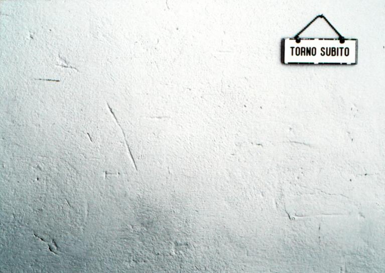 Maurizio Cattelan, Torno subito, 1989, ph Fausto Fabbri.