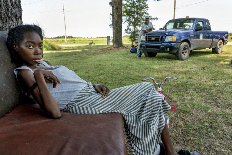 ©Eugene Richards_FFE21. La madre di due giovani ragazzi, Jessica Jones soffre di una malattia lievemente invalidante. Consapevole di quanto sia bella, ha chiesto di essere fotografata. Earle, Arkansas, 2019.