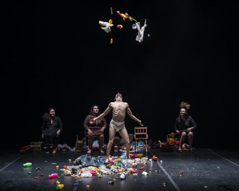 Misericordia, di Emma Dante, Piccolo Teatro di Milano (2020), ph. Masiar Pasquali.