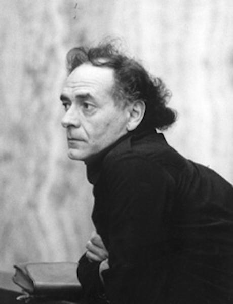 Pietro Valpreda, ballerino anarchico. Vita più caotica rispetto a quella di Pinelli. A Roma aveva fondato un circolo anarchico subito infiltrato da un agente di polizia e da un nazista, Mario Merlino. Arrestato il 15 dicembre 69 verrà accusato di essere l’esecutore della strage alla banca di piazza Fontana. Il suo riconoscimento sulla base di una foto vecchia di decenni, in cui risultava completamente diverso. La testimonianza era stata strappata e messa in bocca a un tassista. Era completamente estraneo ai fatti.
