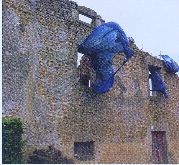 Voli. Teli di protezione, Noidan, Cote d’Or (Francia). Foto di Gilles Clément.