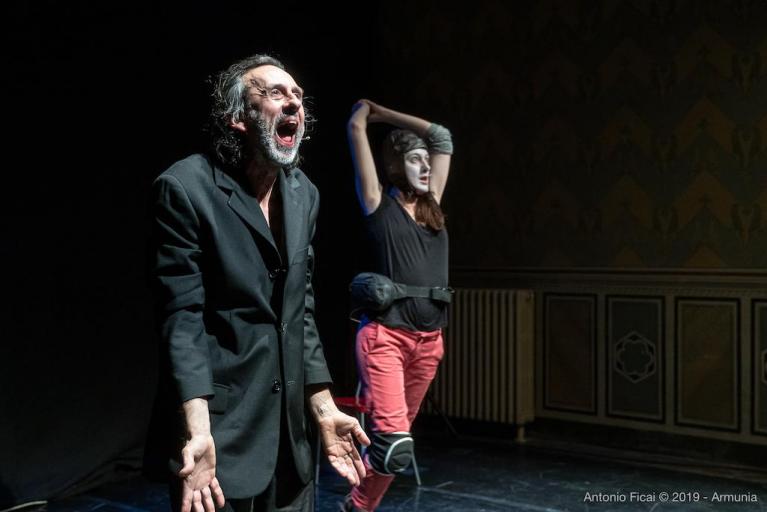 “Tre stanze – I sovversivi” di e con Silvia Garbuggino e Gaetano Ventriglia.