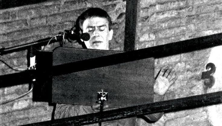 Carmelo Bene recita Dante dalla Torre degli Asinelli.