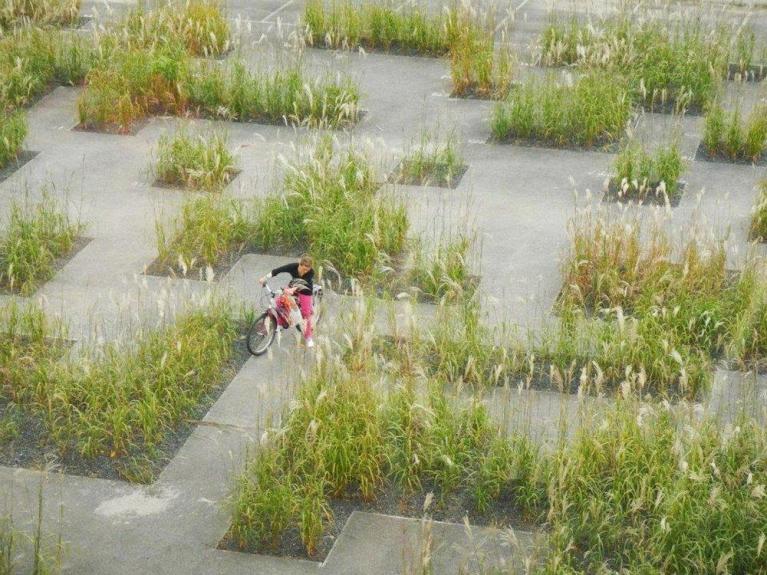 Wagon Landscaping. Flashcode garden, Kortrijk, Belgio.