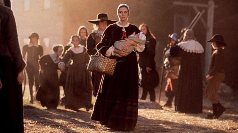 Demi Moore ne “La lettera scarlatta” (“The Scarlet Letter”, Roland Joffé, 1995).