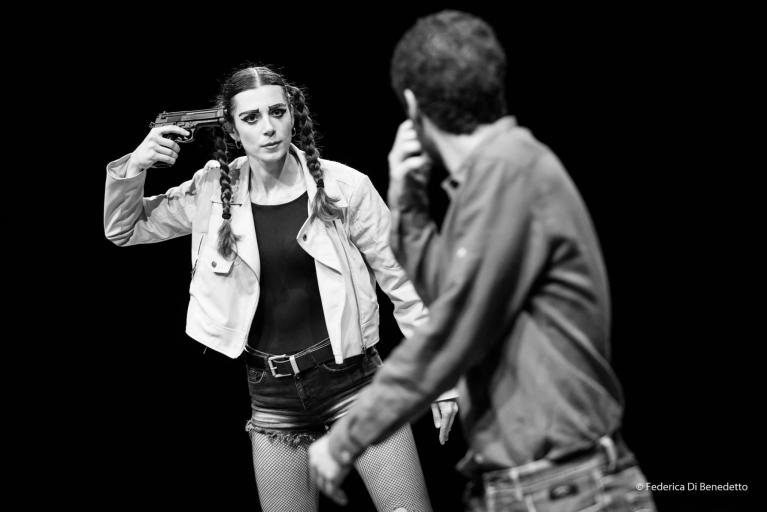 It’s app to you. O del solipsismo, Bahamut Teatro.