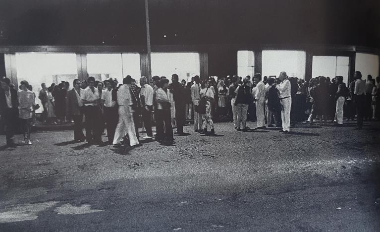 Inaugurazione della mostra Memphis, the New International Style, nello showroom Arc ‘74 di Mauro e Brunella Godani, Milano, Corso Europa, 2, 18 settembre 1981.