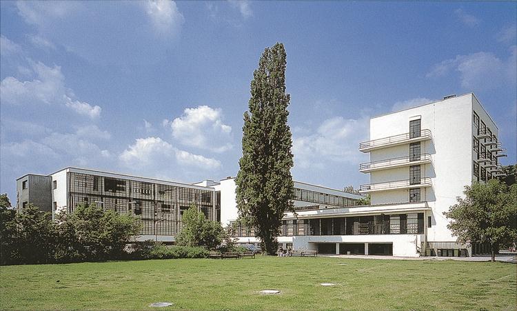Foto di Walter Gropius, edificio del Bauhaus, Dessau, 1925, 1926.
