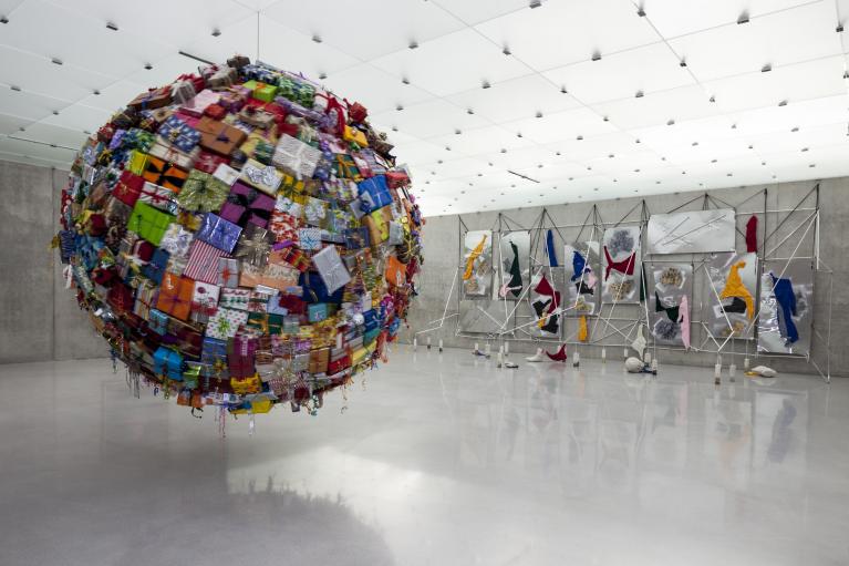 Pascale Marthine Tayou Empty Gift, 2013 Installation view ‘Love is Colder Than Capital’ Kunsthaus Bregenz, 2013 Courtesy the artist and GALLERIA CONTINUA, San Gimignano / Beijing / Les Moulins / Habana Photo by: Markus Tretter