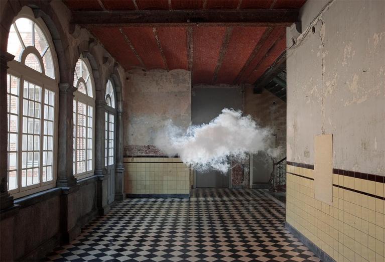 Berndaut Smilde, Nimbus d’Aspremont, 2012. Foto di Cassander Eeftinck. Courtesy Ronchini Gallery.