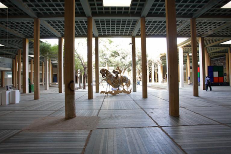 Lavar Munroe, A hero’s journey to a distant land, his brush with death, his saying of a monster, his erotic encounter, and his succession of his father, 2013. Sculpture, mixed media. Dak’Art 2016 international exhibition, Installation view, Palais de Justice © C&.