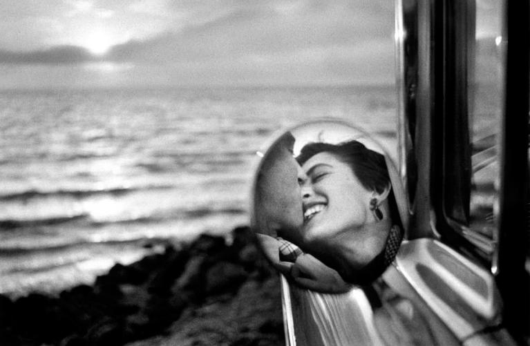 Ph Elliott Erwitt.