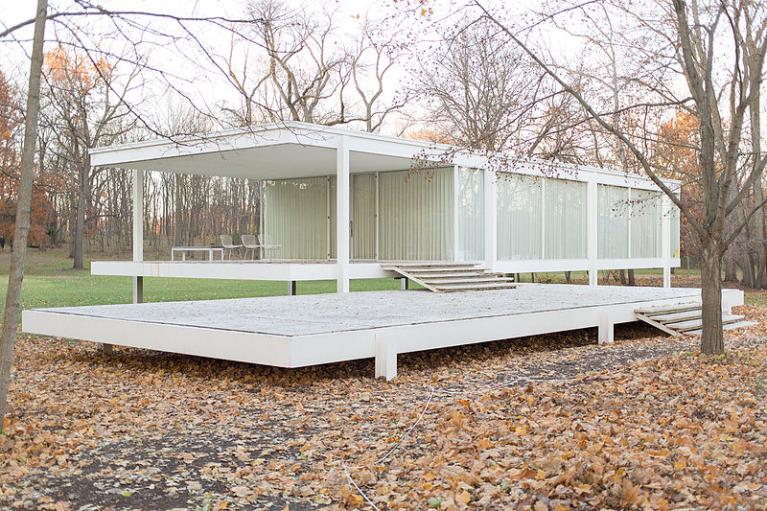 Farnsworth house by Mies Van Der Rohe, exterior.