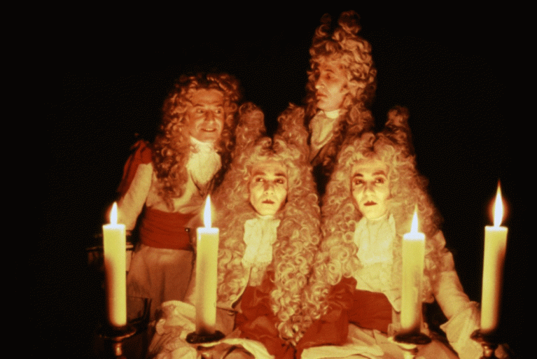 “I misteri del giardino di Compton House”.