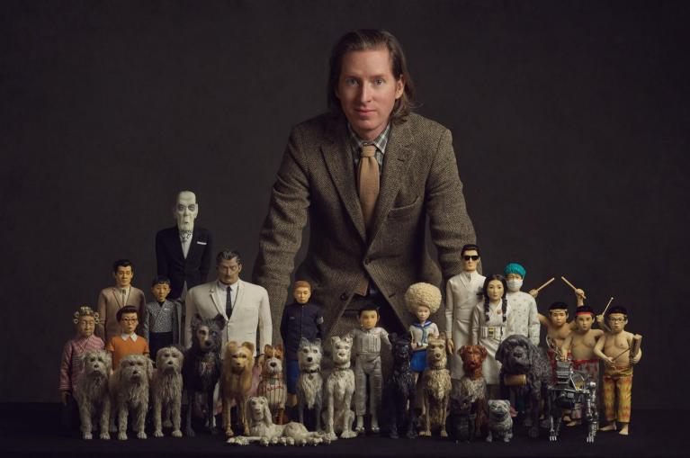Wes Anderson insieme al “cast” del film.
