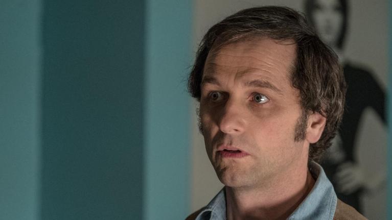 Matthew Rhys nei panni di Daniel Ellsberg.