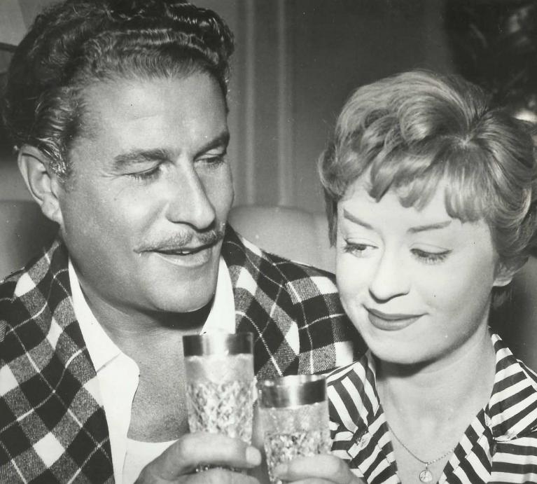 Amedeo Nazzari con Giulietta Masina ne “Le notti di Cabiria”.