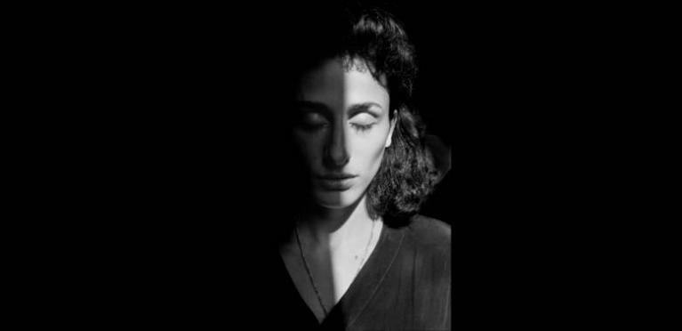 Letizia Battaglia, Rosaria Schifani, vedova dell’agente di scorta Vito, ucciso insieme al giudice Giovanni Falcone, Francesca Morvillo e tre suoi colleghi, Palermo 1993.