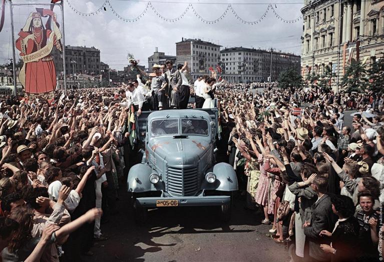 Il Festival della gioventù per le strade di Mosca, 1957.