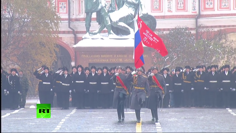 Bandiera russa e vessillo della vittoria.