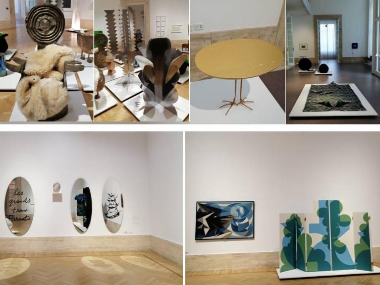 Scorci della mostra Reflections, presso la GNAM. In alto: Roberto Sebastian Matta, Poltrona Margarita, 1970-1971 (Simon, Ultramobile), Giacomo Balla, Fiori futuristi, 1918-1924, (2004 Simongavina); Meret Oppenheim, tavolino Traccia, 1936 (1972, Simon Ultramobile); Marion Baruch, Lorenz, 1971 (Simon Ultramobile); sullo sfondo: Marion Baruch, Ron Ron,1972 (Simon Ultramobile) entrambi i pezzi adagiati sulle piastrelle ‘quattro volte curve’ di Gio Ponti. Al centro: Man Ray, Les grand trans-parents, 1938 (1971, Simon Ultramobile; Riedizione Cassina, 2013); Man Ray, Venus, 1938, GNAM. Giacomo Balla, Pessimismo e Ottimismo, GNAM; Giacomo Balla, Paravento Balla, 1917 (1971, Simon; 2020, riedizione Cassina).