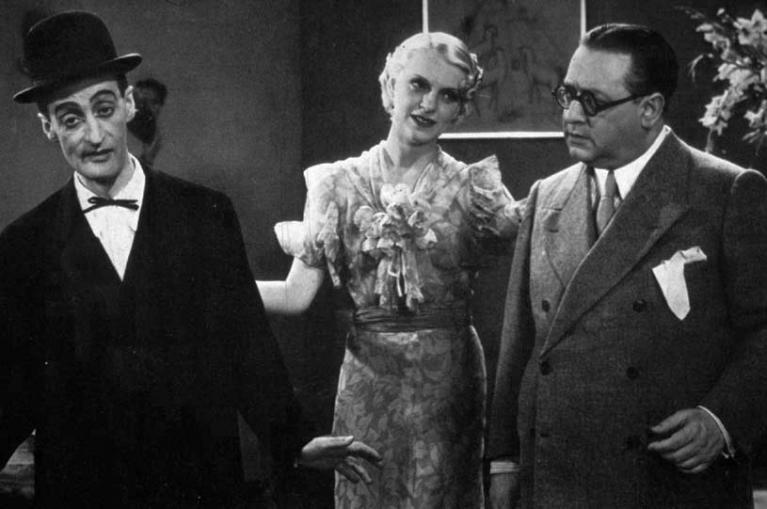 Totò, Erszi Paal e Oreste Bilancia in “Fermo con le mani”.