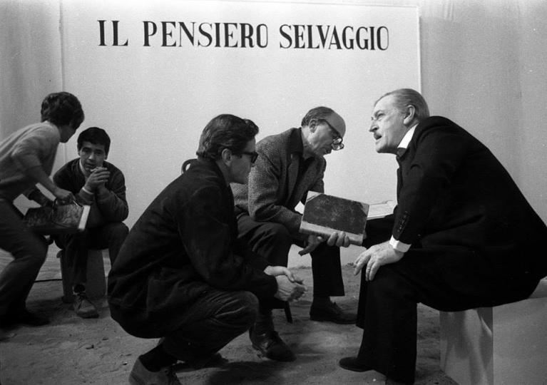 Sergio Citti, Pier Paolo Pasolini, Castellani e Totò sul set di “Uccellacci e uccellini”.