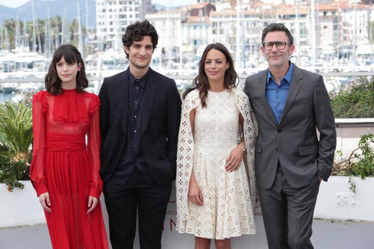 Da sinistra: Stacy Martin, Louis Garrel, Berenice Bejo e Michel Hazanavicius alla prima di Le redoutable a Cannes 2017.