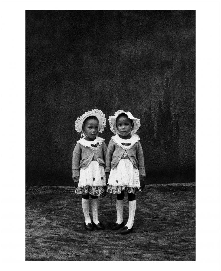 Jodi Bieber, The silence of the Ranto twins, 1995.