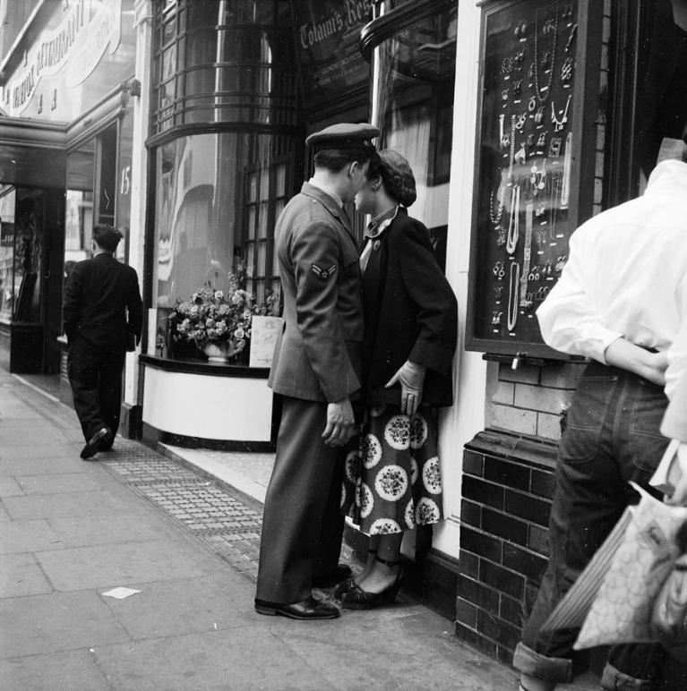 Ph Bert Hardy.