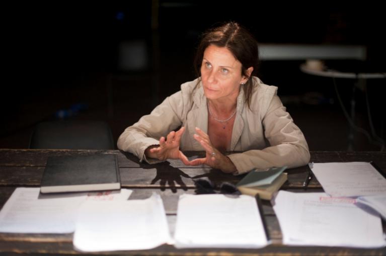 Lucia Calamaro alle prove, ph di Alessandro Carpentieri.