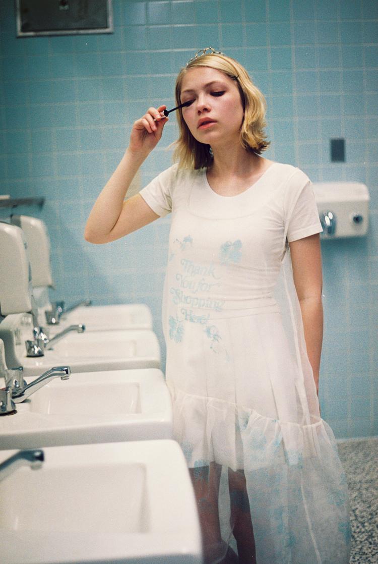 Ph Petra Collins.