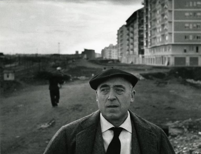 Cesare Zavattini nel suo studio di via Sant’Angela Merici, Roma © 1978