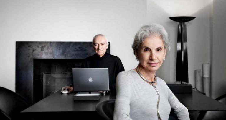 Lella e Massimo Vignelli in una delle loro ultime foto insieme (Ph. John Madere).