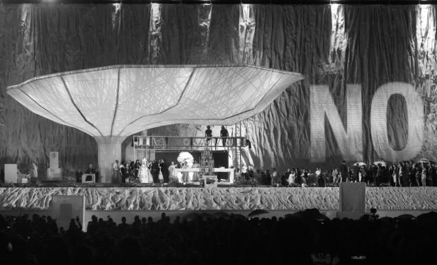 Santiago Serra, No proiettato sopra il Papa, 18 luglio 2009.