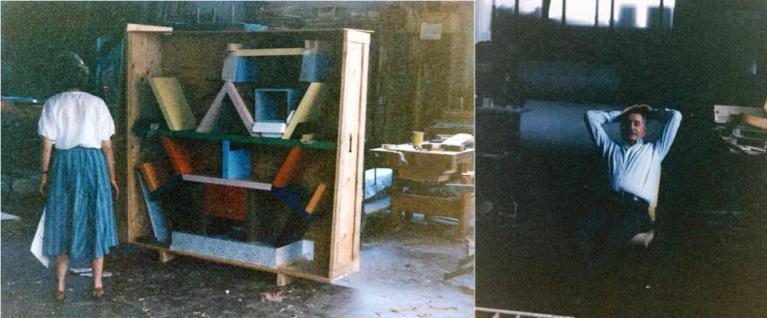 Francesca Ghianda verifica gli imballi di un prototipo della libreria Carlton di Ettore Sottsass prima della spedizione; Ettore Sottsass “collauda” il prototipo di una poltrona nella bottega di Pierluigi Ghianda a Bovisio-Masciago; 1982-83. (Archivio Ghianda).