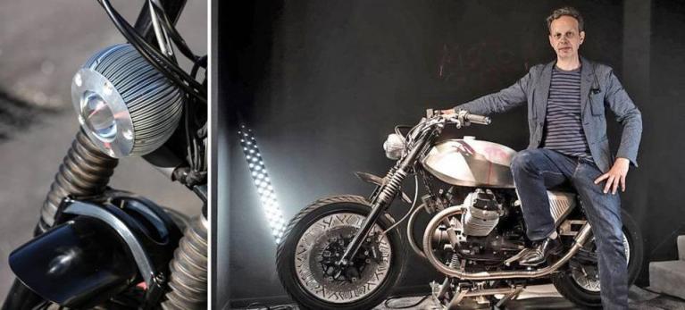TOMOTO 900, un dettaglio del faro anteriore; Tom Dixon a bordo della sua TOMOTO.