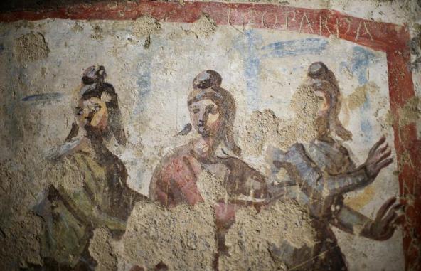 Tre donne con una sorta di berretto frigio (230-240 d.C.), Roma, Catacombe di Priscilla,